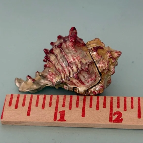 Monet 2011 MUREX Red Cream Seashell Hinged Metal Treasures Trinket Box - Picture 8 of 9